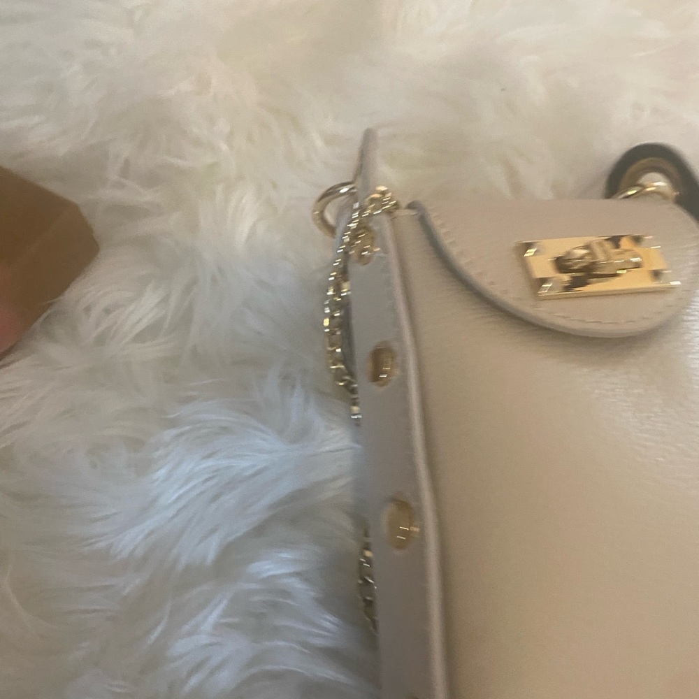 Elegant Beige Crossbody Bag - Picture 6 of 7